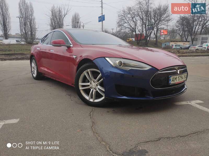 Ліфтбек Tesla Model S 2014 в Києві
