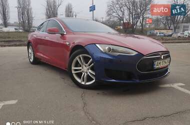 Лифтбек Tesla Model S 2014 в 
