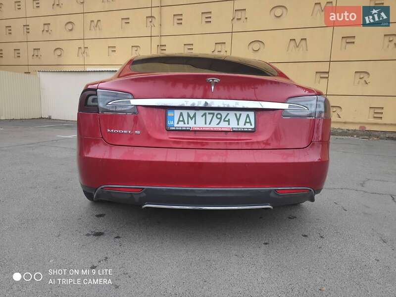 Ліфтбек Tesla Model S 2014 в Києві