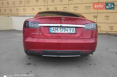 Лифтбек Tesla Model S 2014 в 