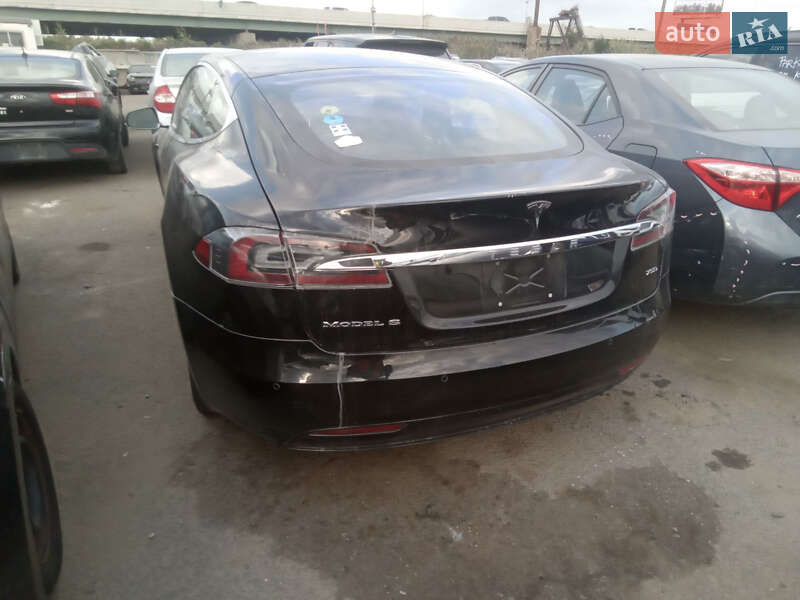 Лифтбек Tesla Model S 2017 в Львове