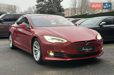 Лифтбек Tesla Model S 2018 в Киеве