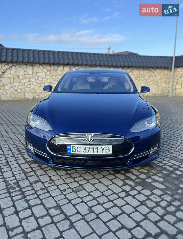 Лифтбек Tesla Model S 2015 в Львове