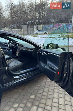 Лифтбек Tesla Model S 2018 в Львове