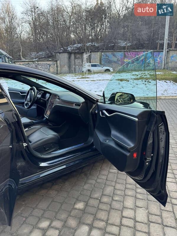 Лифтбек Tesla Model S 2018 в Львове