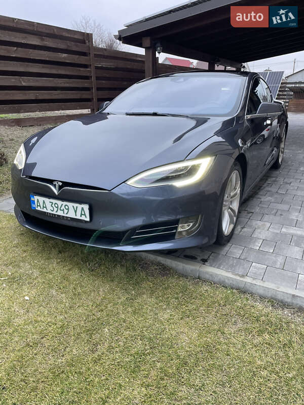 Ліфтбек Tesla Model S 2016 в Києві