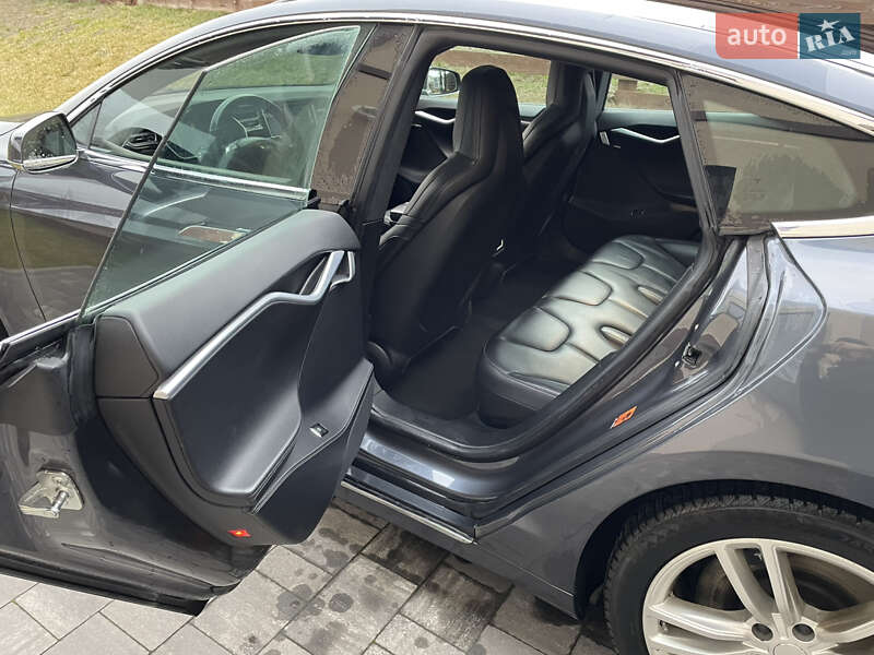 Ліфтбек Tesla Model S 2016 в Києві