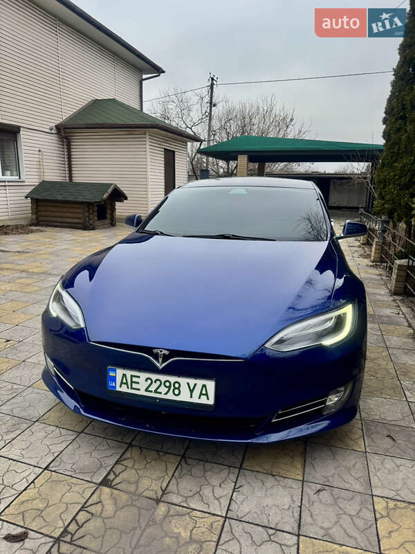 Ліфтбек Tesla Model S 2017 в Кам'янському