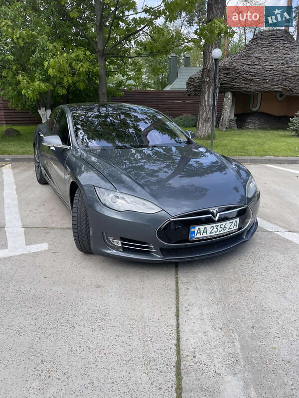 Ліфтбек Tesla Model S 2013 в Києві