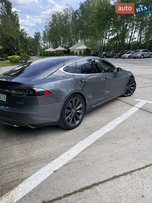 Ліфтбек Tesla Model S 2013 в Києві