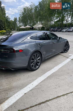 Лифтбек Tesla Model S 2013 в 