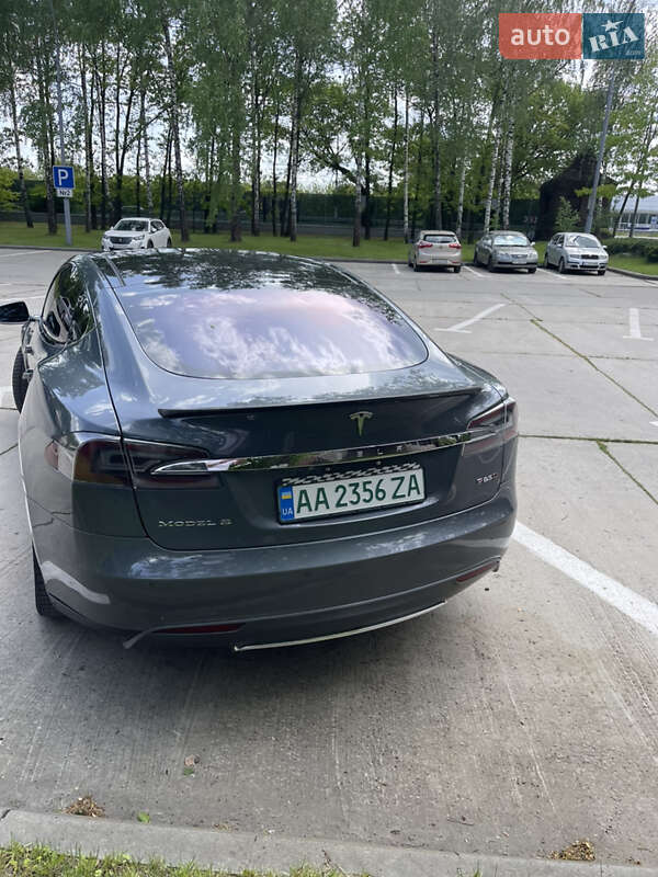 Ліфтбек Tesla Model S 2013 в Києві