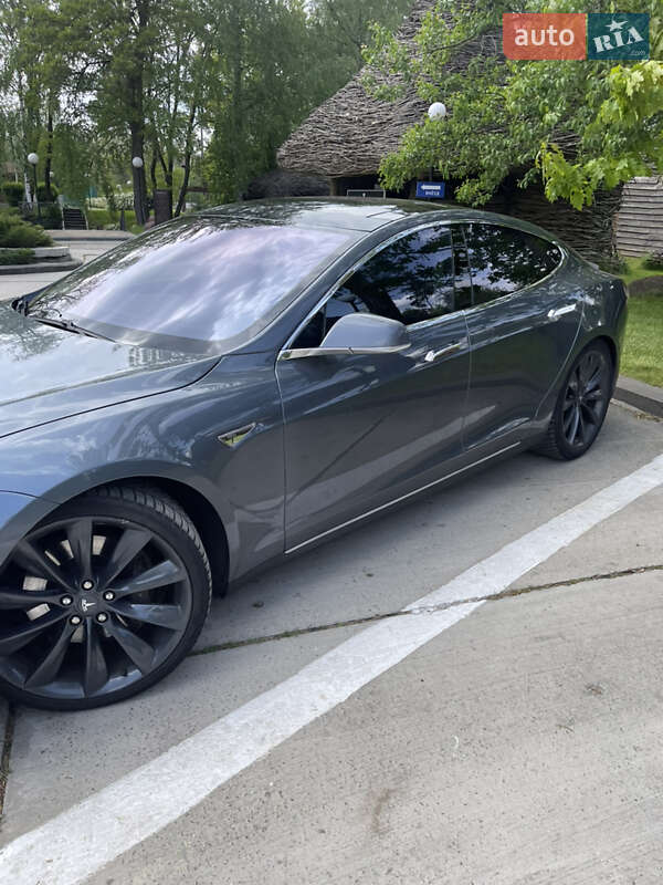 Ліфтбек Tesla Model S 2013 в Києві