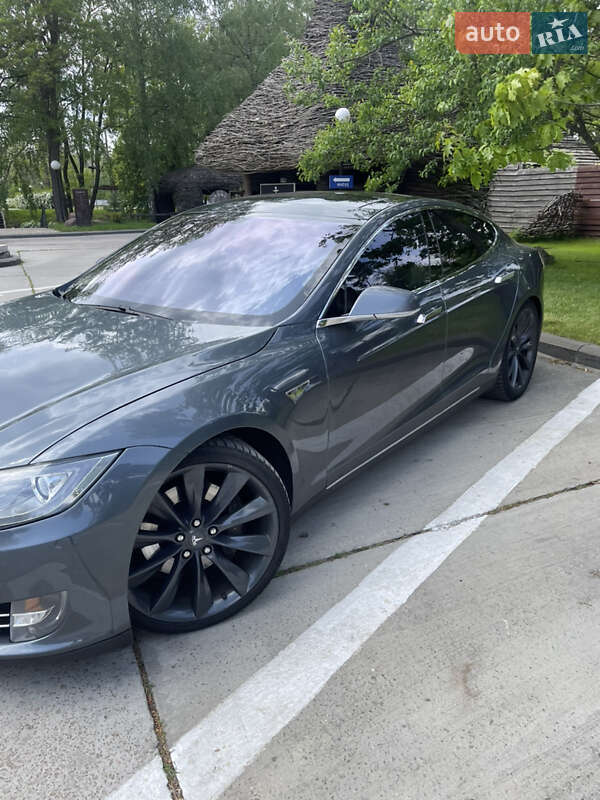 Ліфтбек Tesla Model S 2013 в Києві