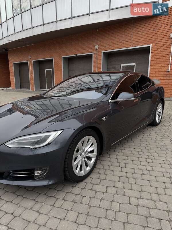 Лифтбек Tesla Model S 2018 в Харькове