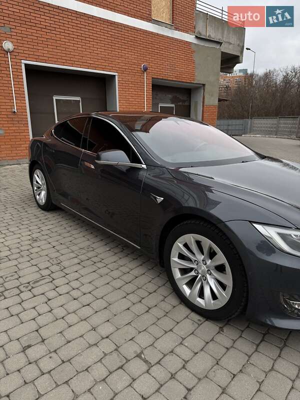 Лифтбек Tesla Model S 2018 в Харькове