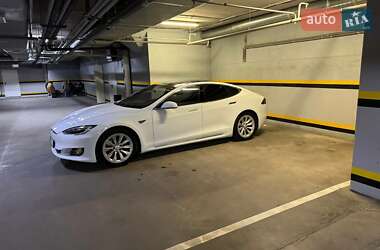Лифтбек Tesla Model S 2016 в 