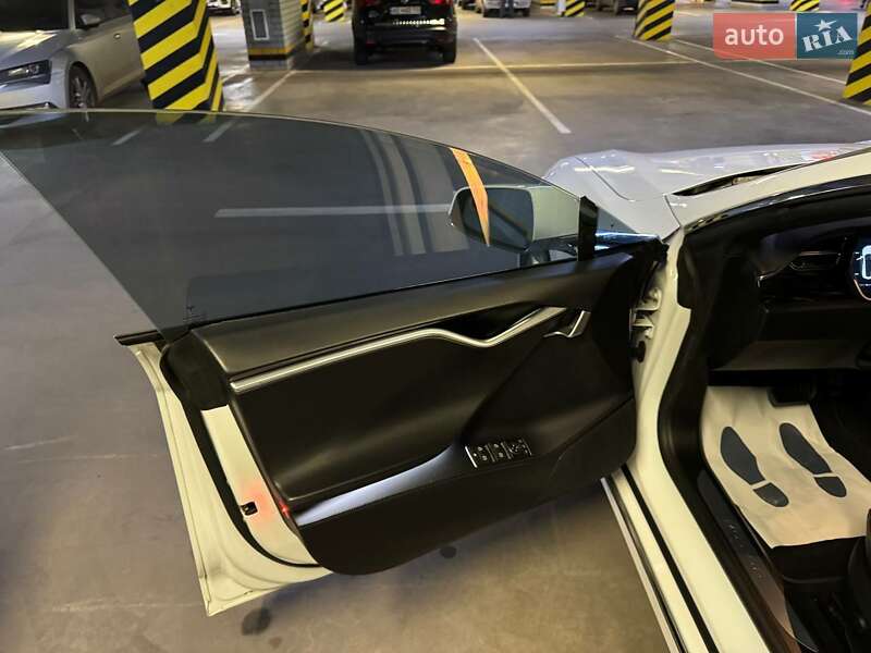 Лифтбек Tesla Model S 2016 в Днепре