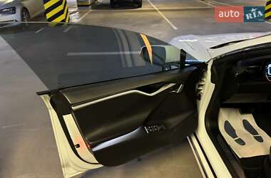 Лифтбек Tesla Model S 2016 в 