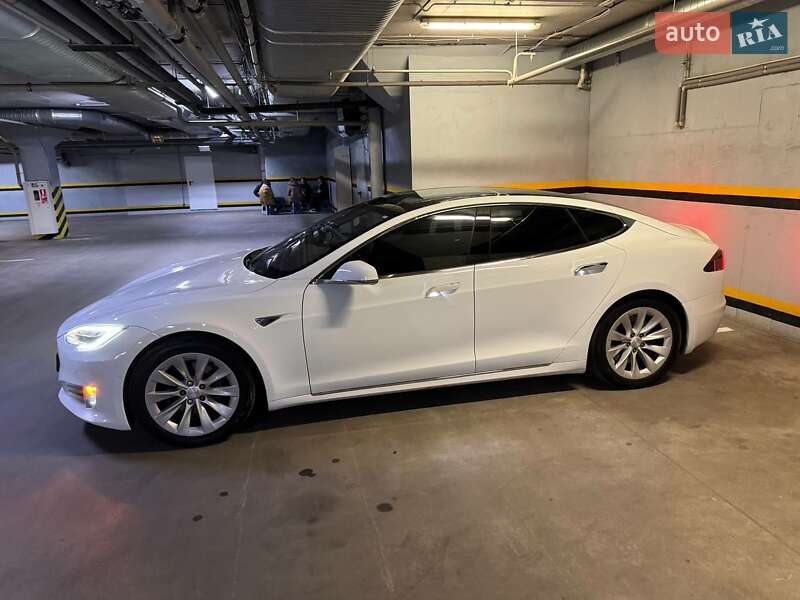 Лифтбек Tesla Model S 2016 в 