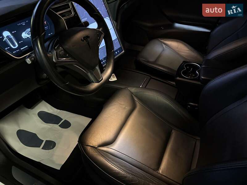 Лифтбек Tesla Model S 2016 в Днепре
