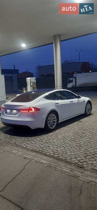 Лифтбек Tesla Model S 2016 в Днепре
