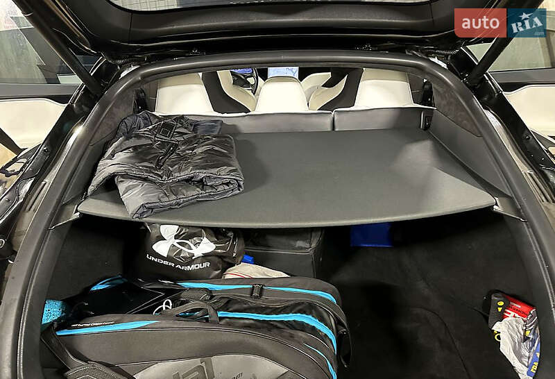 Лифтбек Tesla Model S 2017 в Львове