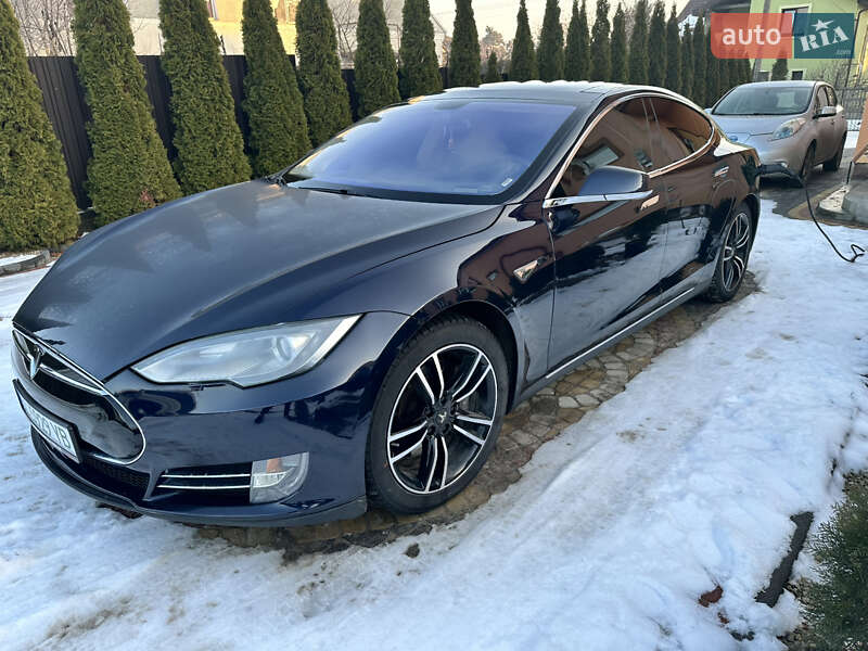 Tesla Model S 2014