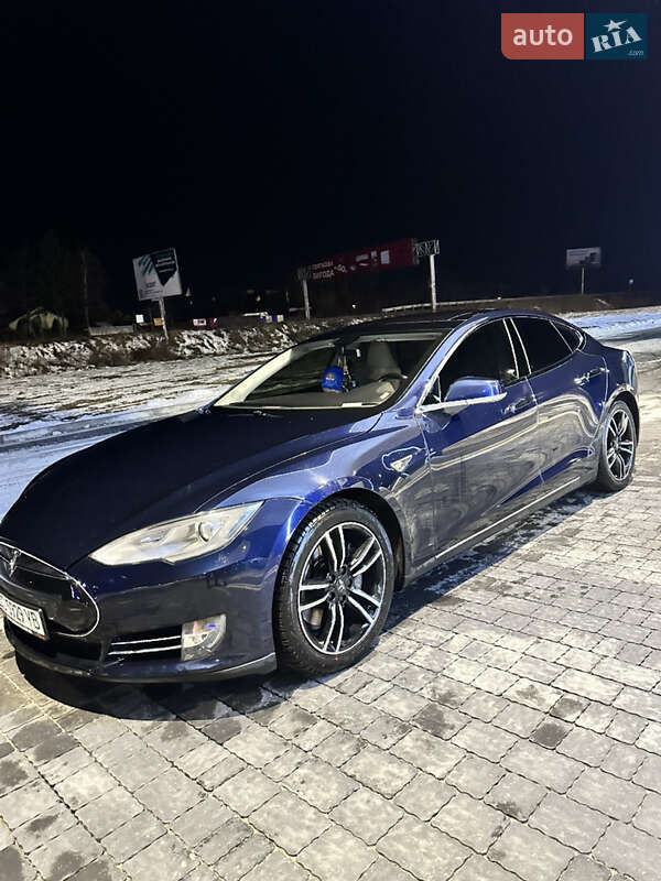 Лифтбек Tesla Model S 2014 в Львове