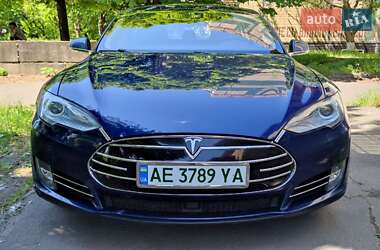 Лифтбек Tesla Model S 2016 в Кривом Роге