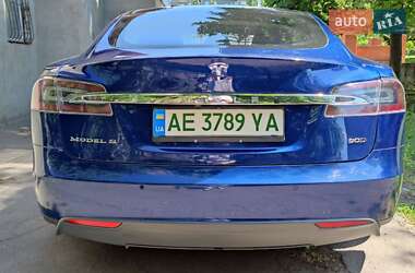 Лифтбек Tesla Model S 2016 в 