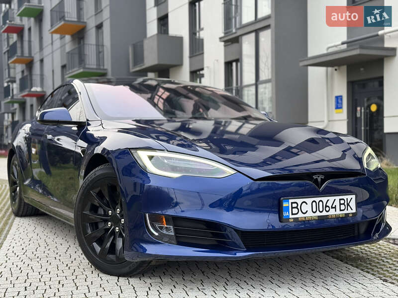 Лифтбек Tesla Model S 2018 в Львове