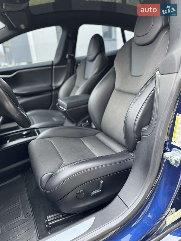 Лифтбек Tesla Model S 2018 в Львове