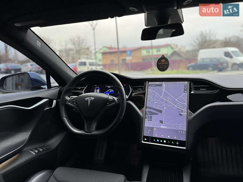 Лифтбек Tesla Model S 2018 в Львове