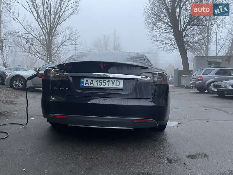 Ліфтбек Tesla Model S 2013 в Києві