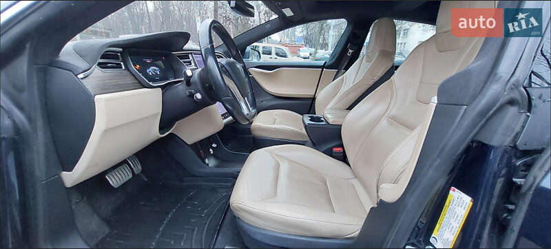 Лифтбек Tesla Model S 2015 в Киеве