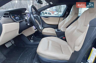 Лифтбек Tesla Model S 2015 в 