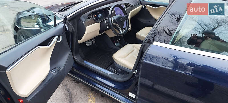 Ліфтбек Tesla Model S 2015 в Києві
