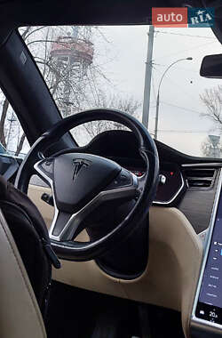 Лифтбек Tesla Model S 2015 в Киеве
