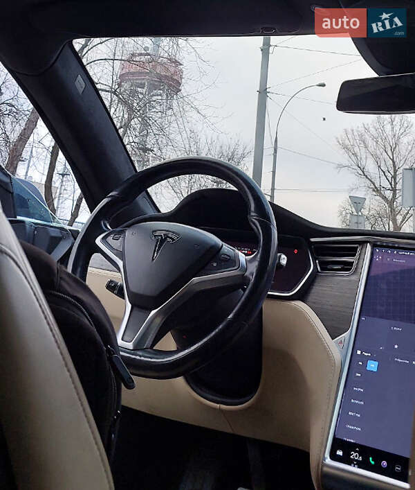 Лифтбек Tesla Model S 2015 в Киеве