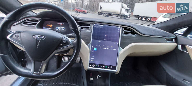 Ліфтбек Tesla Model S 2015 в Києві
