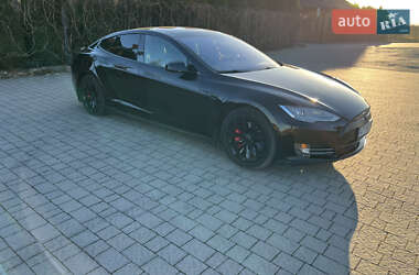 Лифтбек Tesla Model S 2014 в 