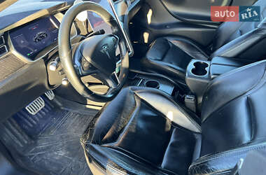 Лифтбек Tesla Model S 2014 в 
