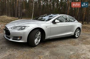 Tesla Model S 2015