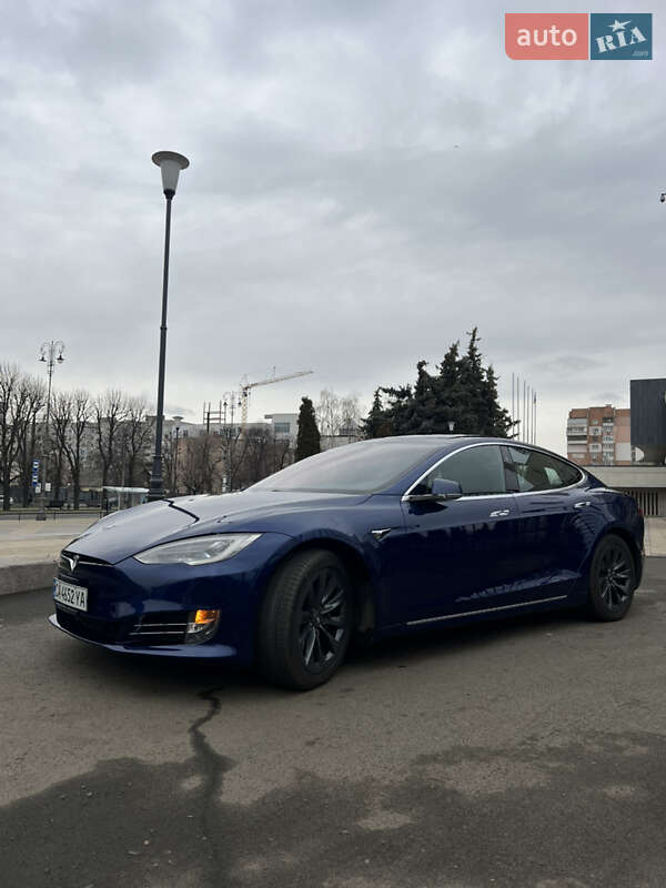 Лифтбек Tesla Model S 2017 в Черкассах