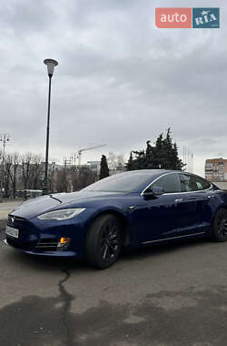 Лифтбек Tesla Model S 2017 в 
