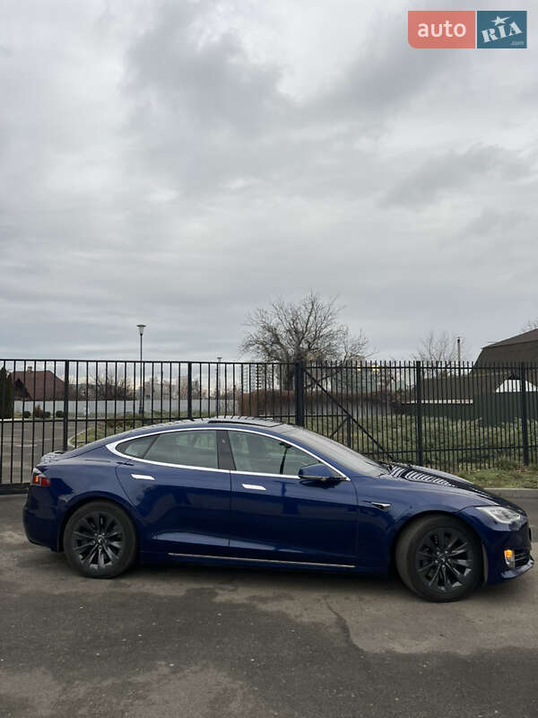 Лифтбек Tesla Model S 2017 в Черкассах