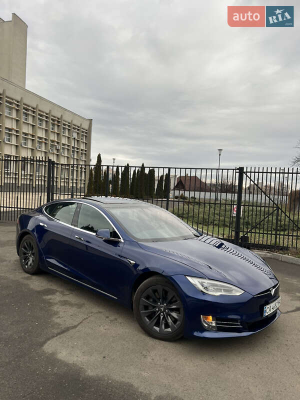 Лифтбек Tesla Model S 2017 в Черкассах