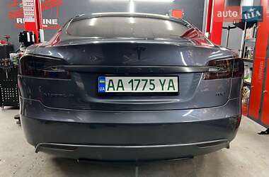 Лифтбек Tesla Model S 2015 в 