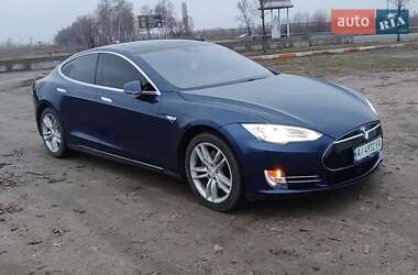 Лифтбек Tesla Model S 2015 в Киеве